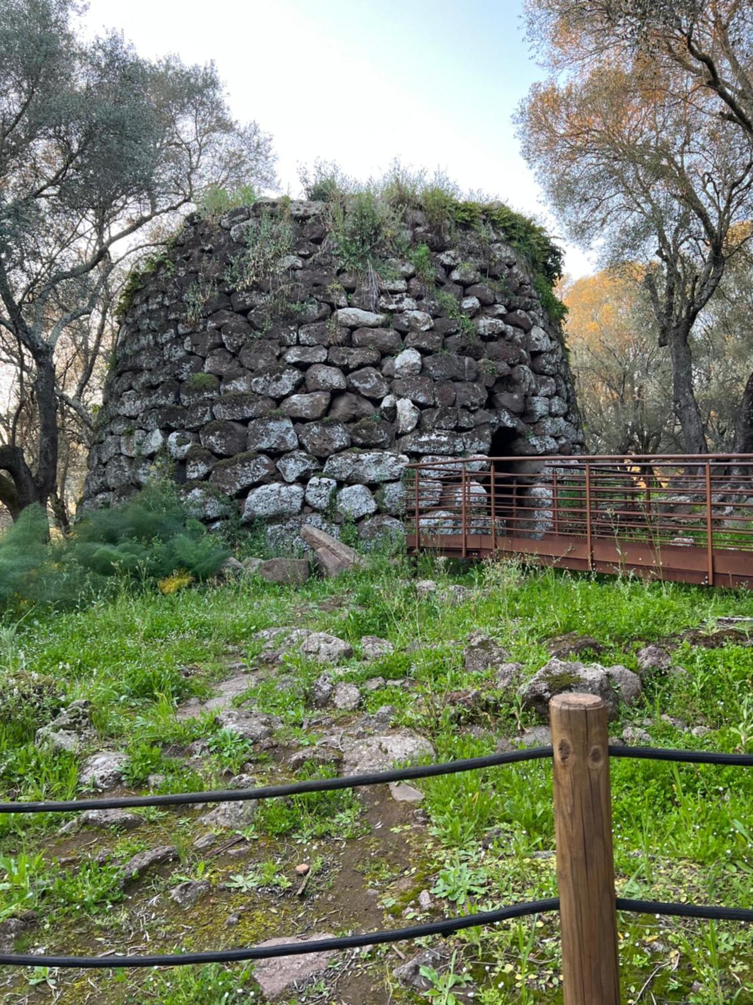 Muristene Pozzo Santa Cristina Paulilatino 外观 照片